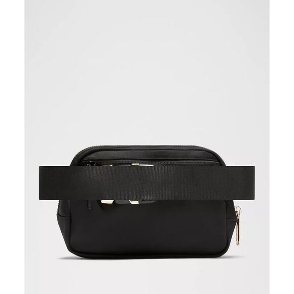 Lululemon Everywhere Belt Bag 1L Black Medal Gold Adjustable Strap NEW/NWT!! - Picture 3 of 8